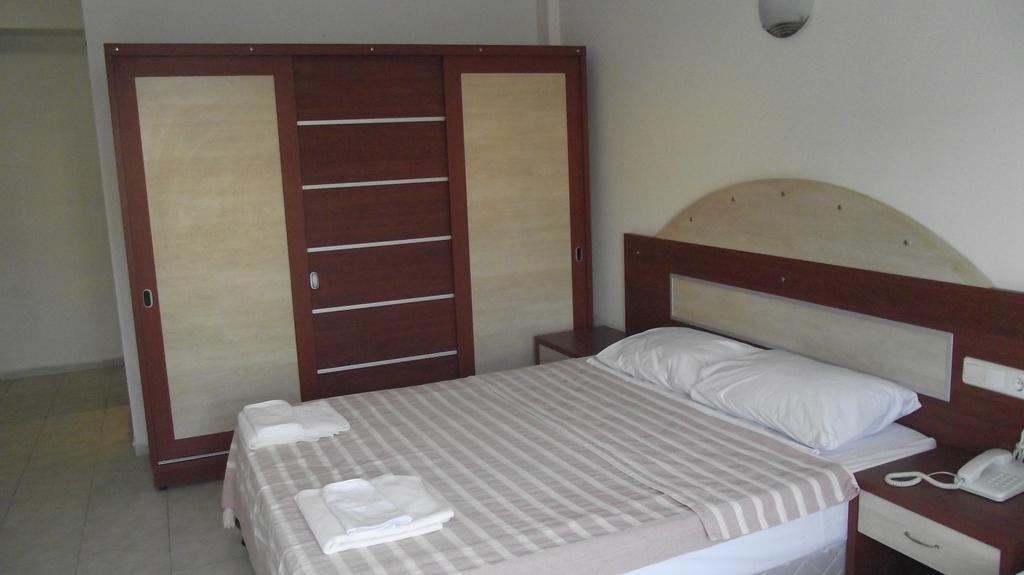 Ado Beach Hotel Turgutreis Bilik gambar