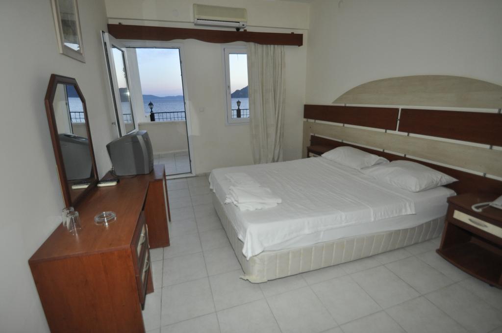 Ado Beach Hotel Turgutreis Bilik gambar